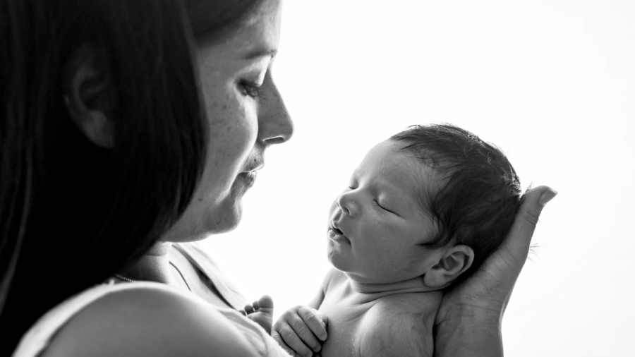 НСИ: Близо 100 хил. българи са починали през 2025, родили са се над 50 хил. бебета