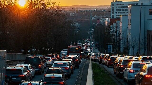 Голямото гергьовденско пътуване започва: 75 000 коли напускат София