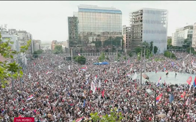 Десетки хиляди излязоха на антиправителствен протест в Белград