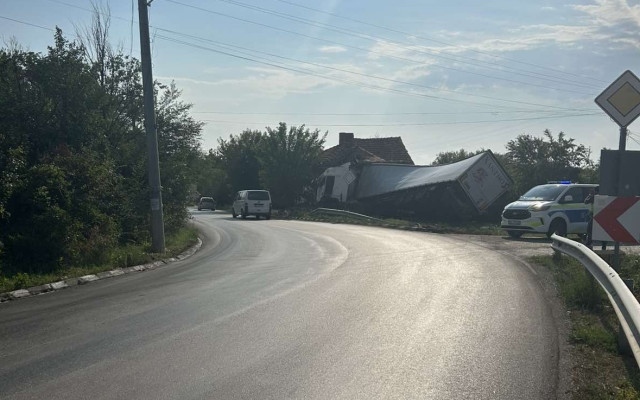 Тир се вряза в къща в монтанското село Липен
