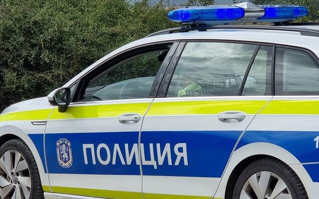 Автомобил блъсна линейка с пациент на Е-79 край Враца